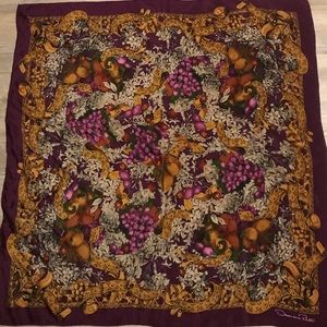 Oscar de la Renta Beautiful multicolored scarf.